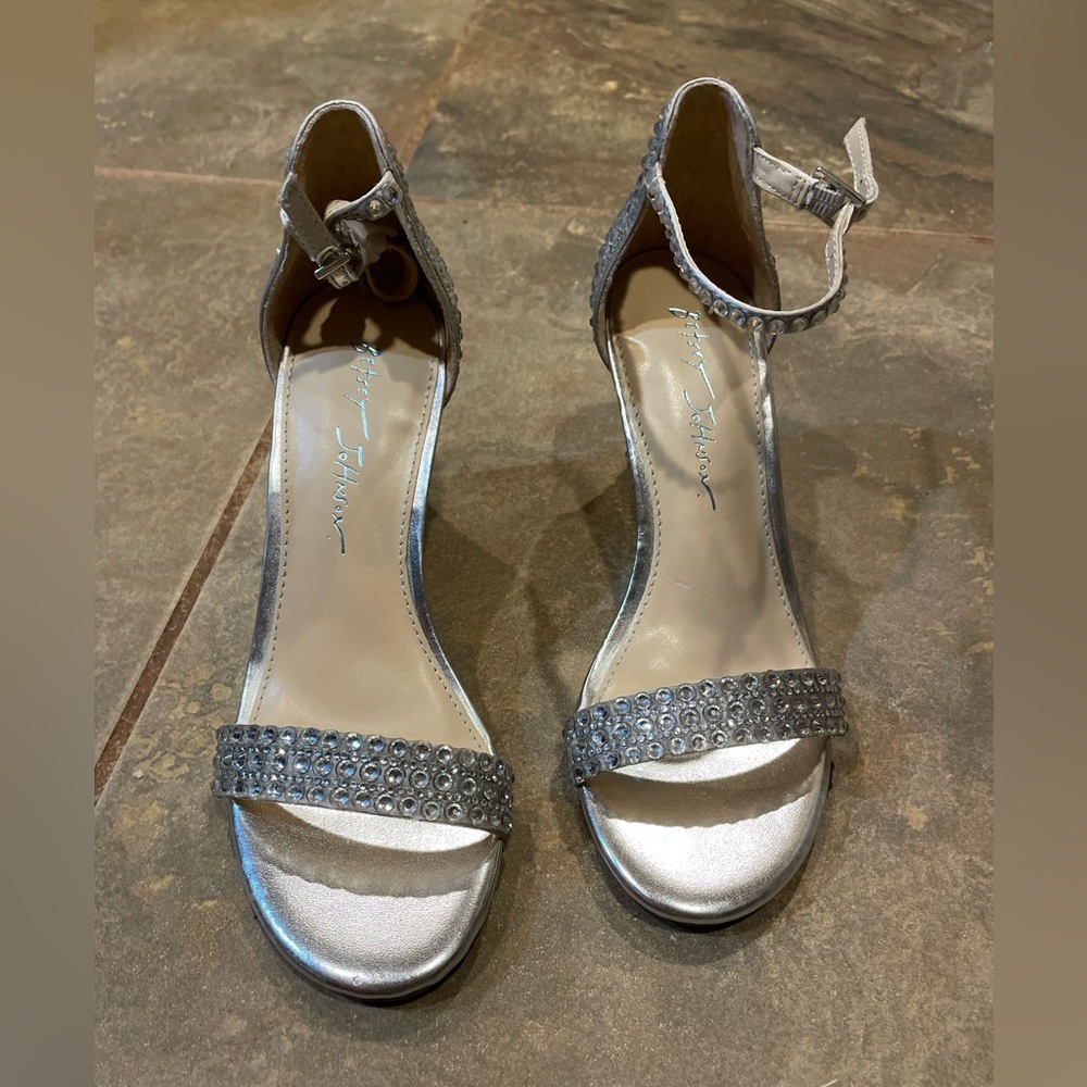 NWOB Betsey Johnson Debie Wedge Sandals - Picture 7 of 7